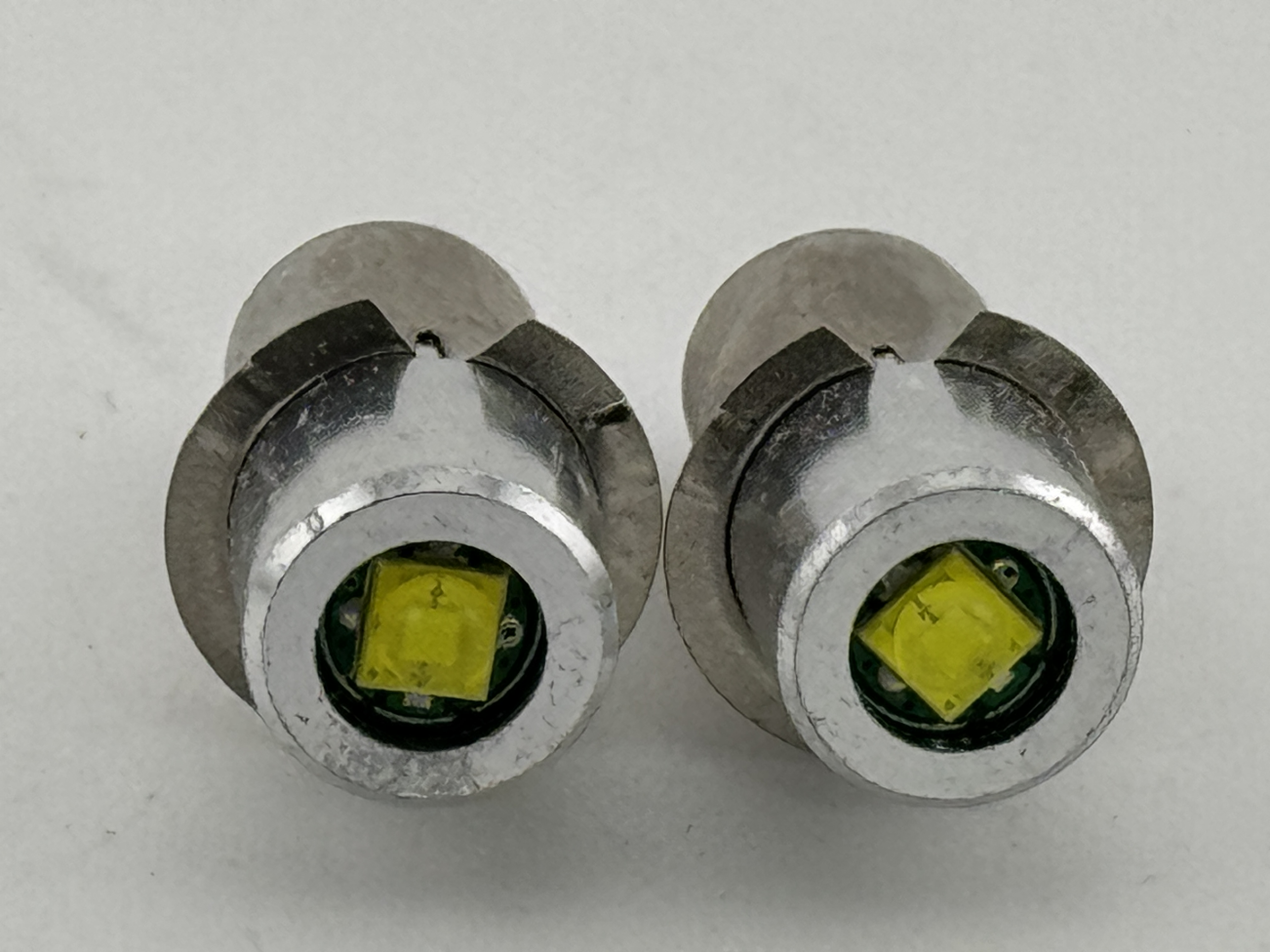 Rebaydo™ 2pcs LED Flashlight Bulb Pr2 P13.5S 3W 5-24V
