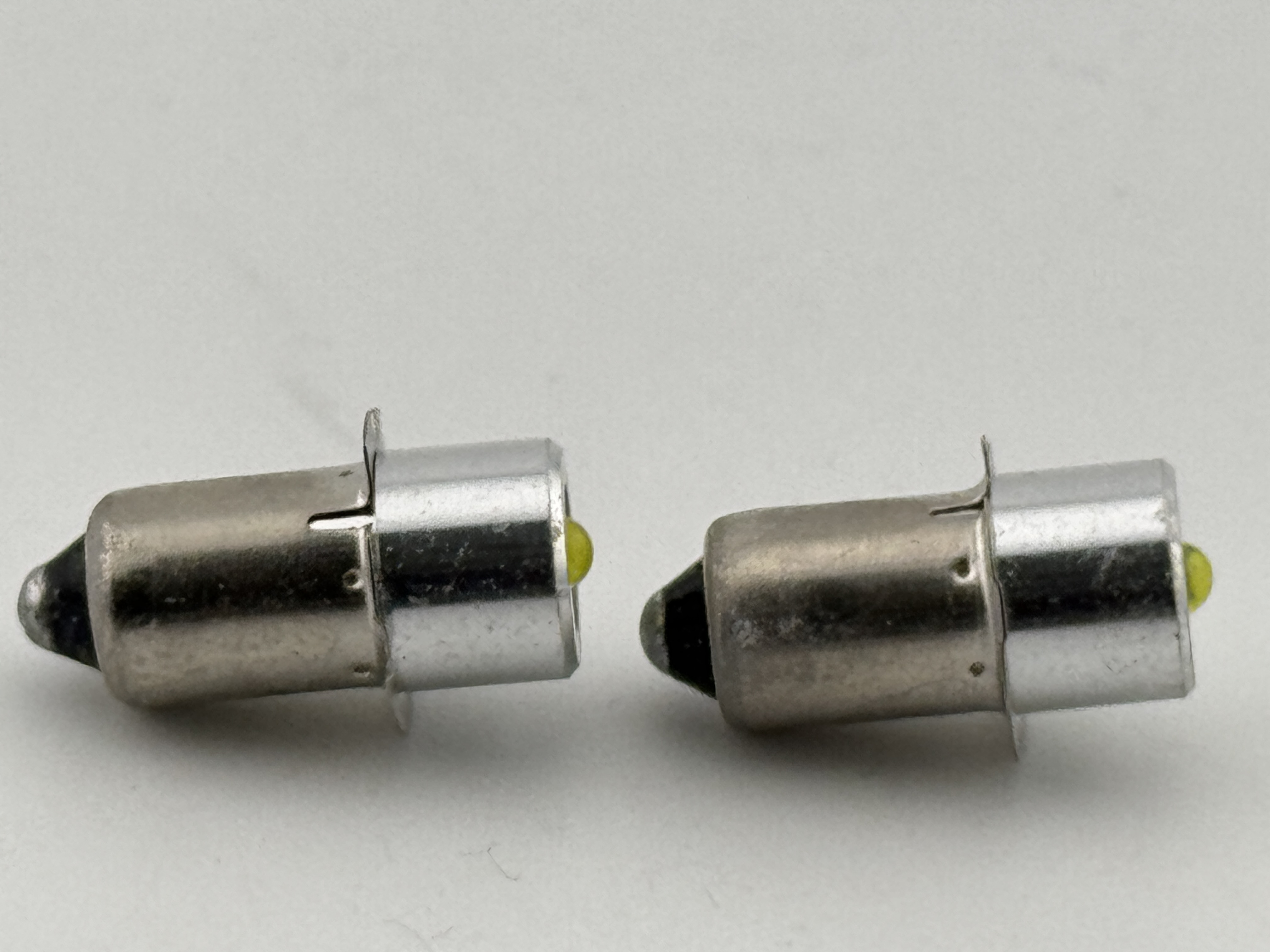 Rebaydo™ 2pcs LED Flashlight Bulb Pr2 P13.5S 3W 5-24V