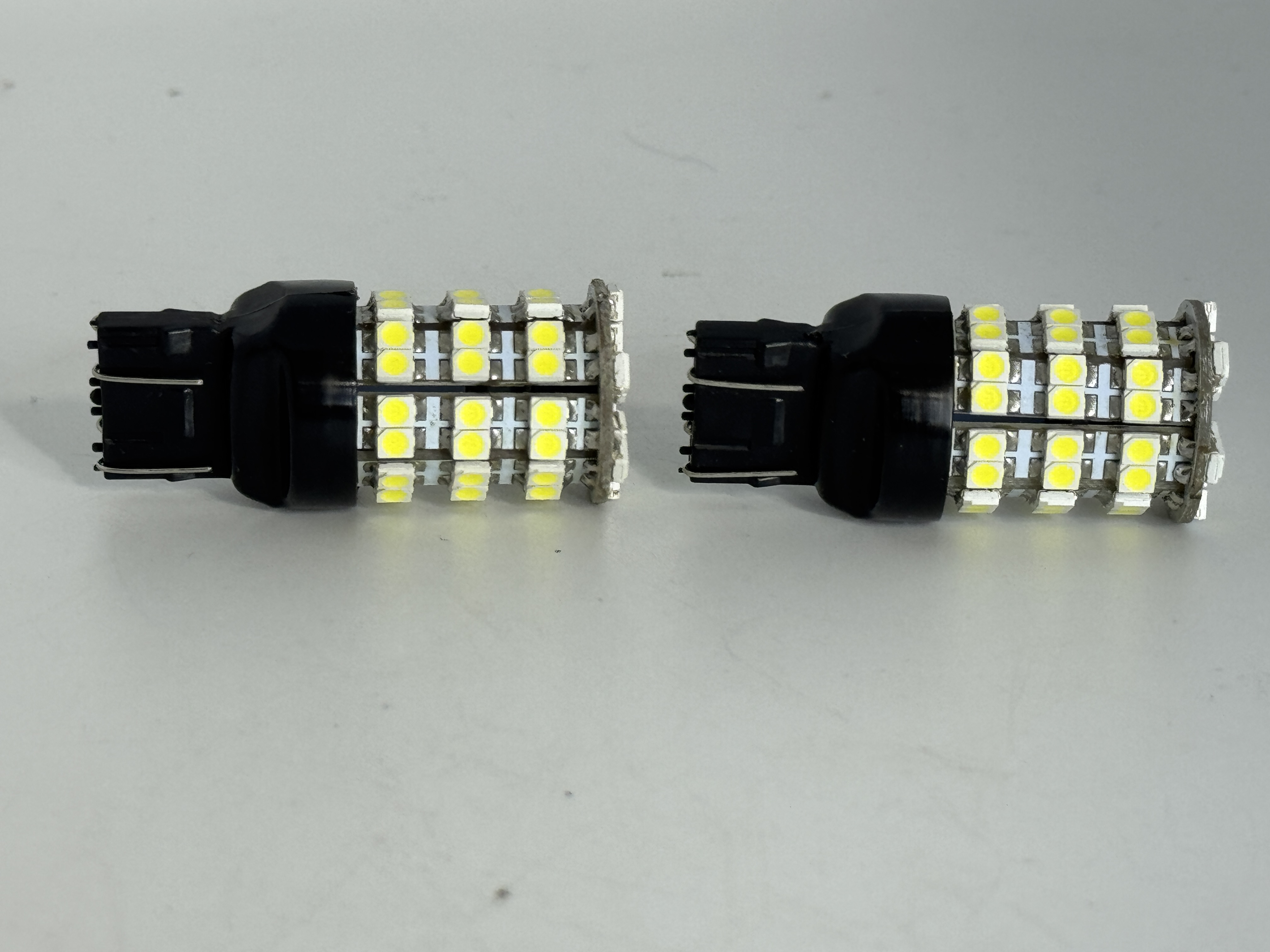 Rebaydo™ 2pcs T20 Wedge 7443 60 SMD 3528 LED Bulb 12 Volt DC