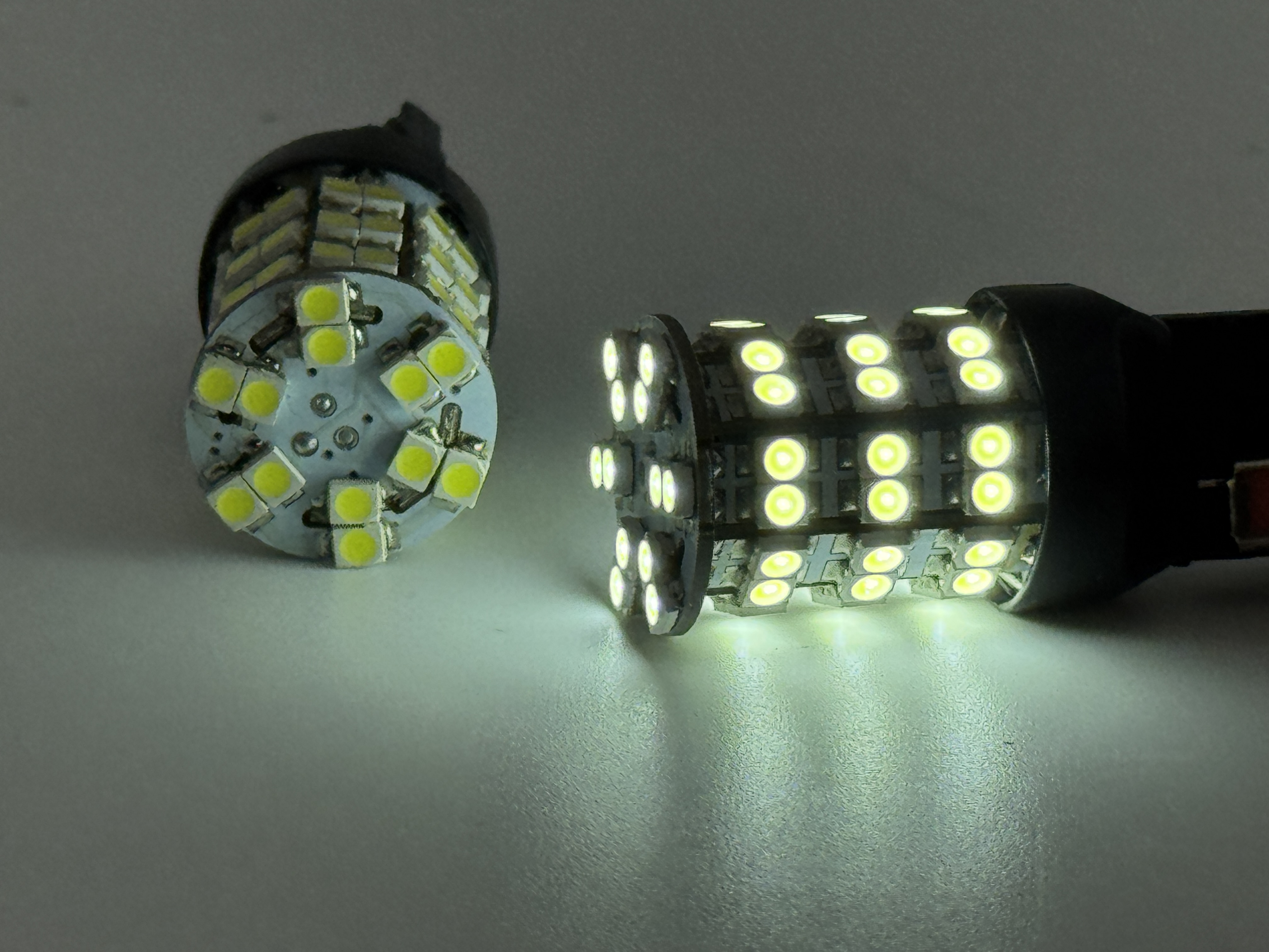Rebaydo™ 2pcs T20 Wedge 7443 60 SMD 3528 LED Bulb 12 Volt DC