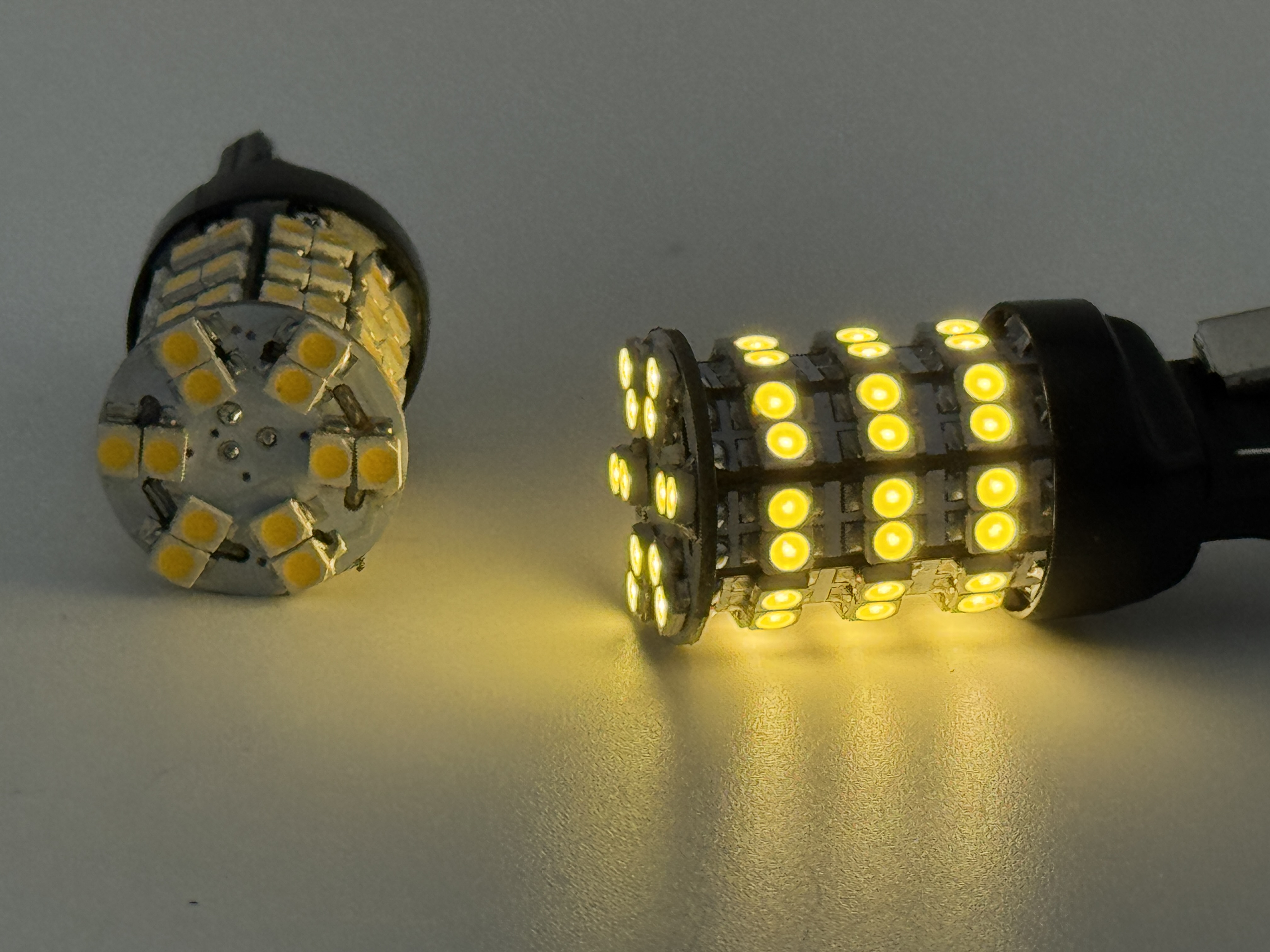 Rebaydo™ 2pcs T20 Wedge 7443 60 SMD 3528 LED Bulb 12 Volt DC